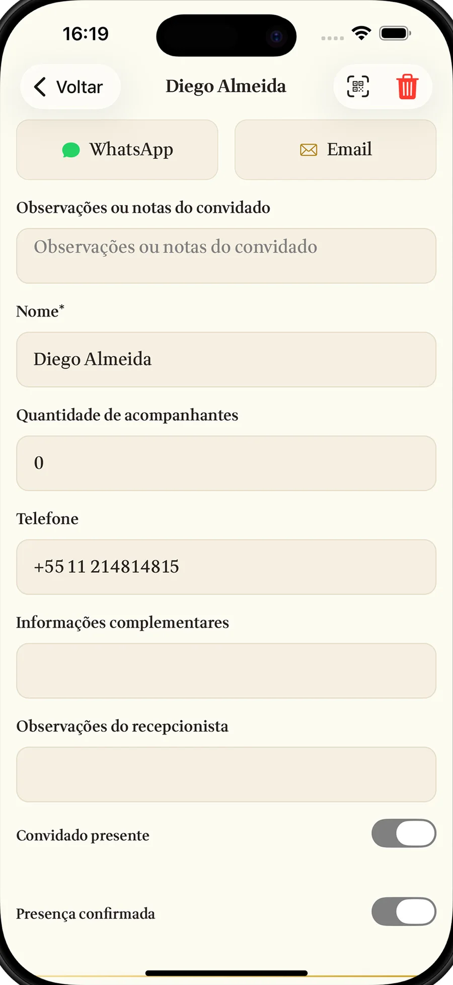 Ficha do convidado com os botões de enviar o convite pelo WhatsApp ou por e-mail